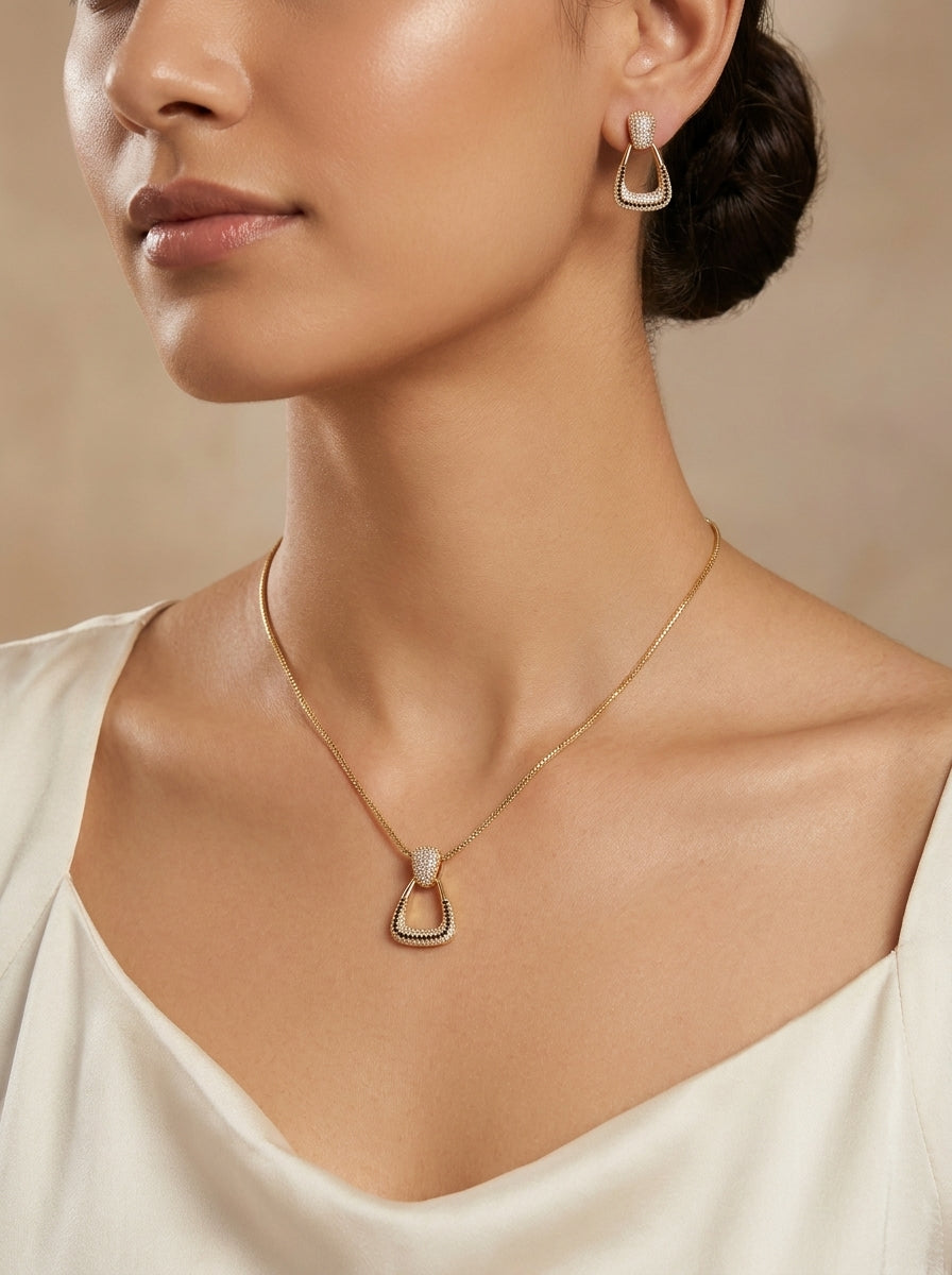 Elegant Tear Drop Pendant Necklace set