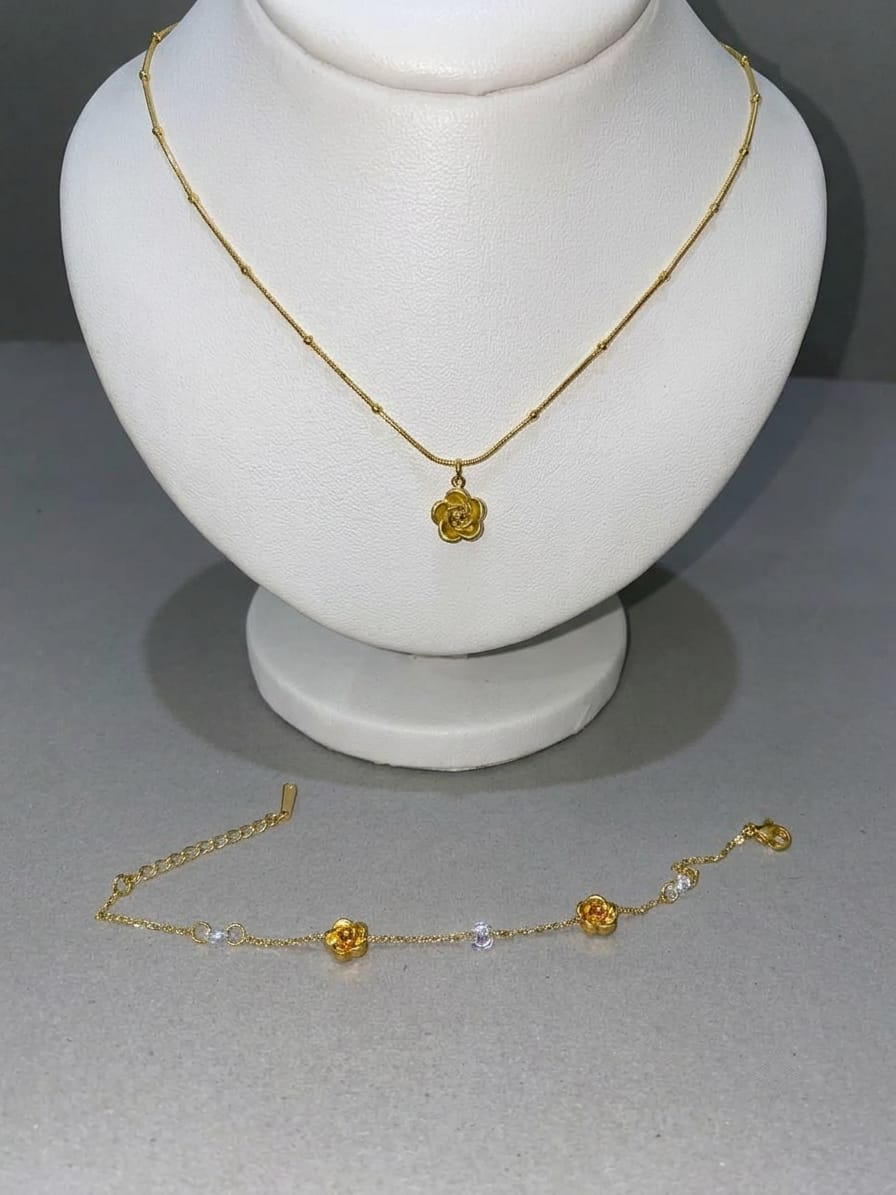 Rose Pendant Necklace